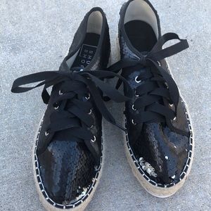 Flat black shoes